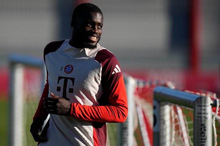 Dayot Upamecano durante una seduta di allenamento