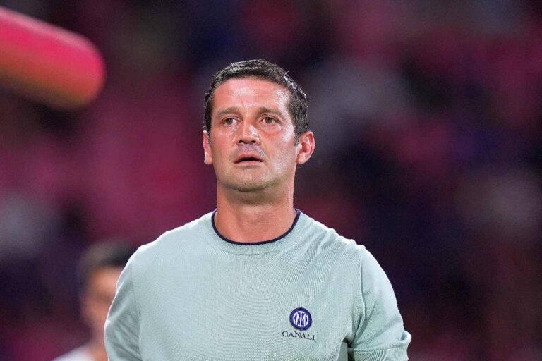 L'allenatore dell'Inter Cristian Chivu in primo piano