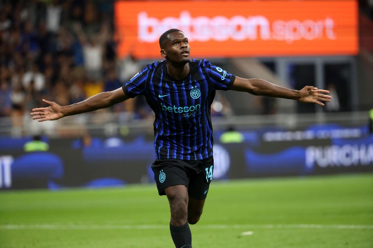 Bonny mentre esulta dopo un gol