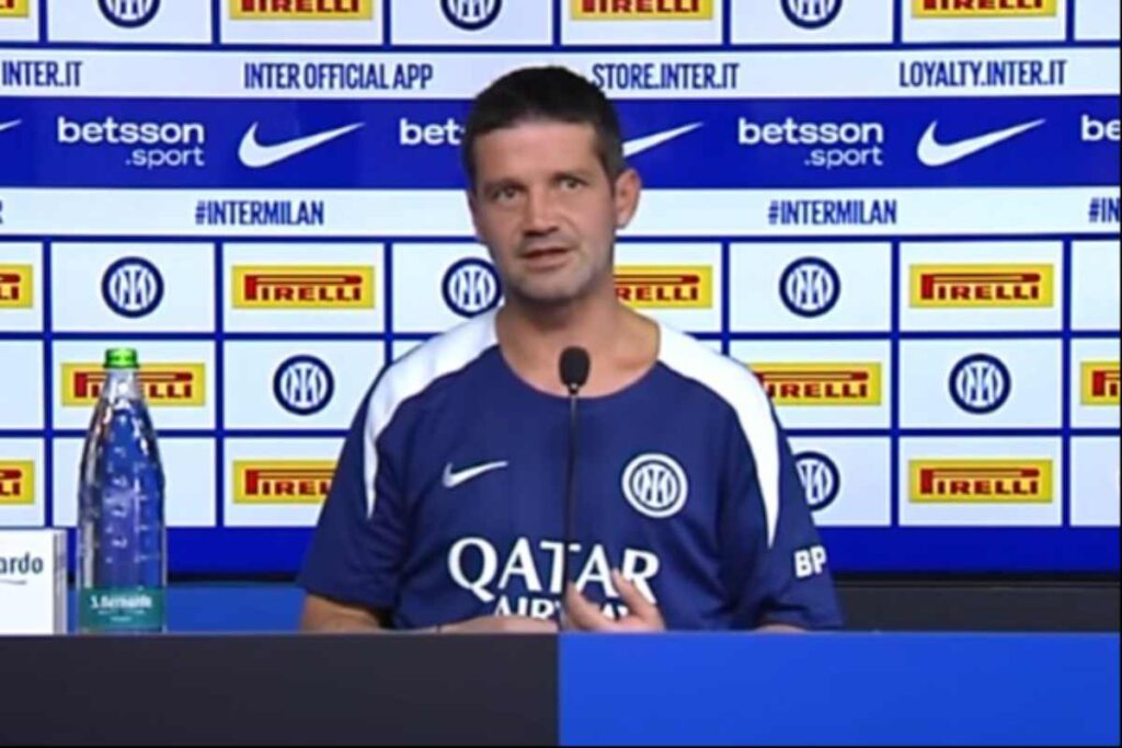 Cristian Chivu in conferenza stampa alla vigilia del derby tra Inter e Milan