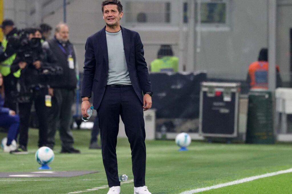 Chivu a bordo campo a San Siro