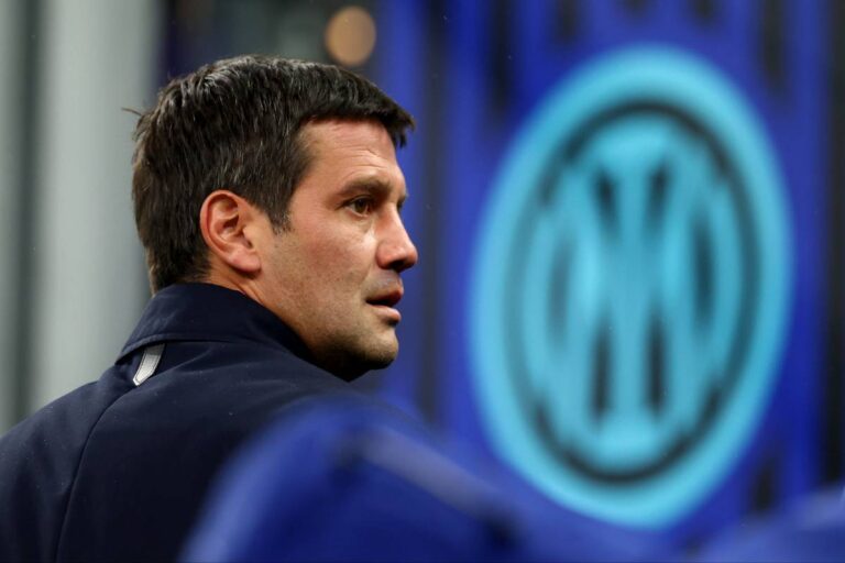 Chivu in panchina con sguardo preoccupato