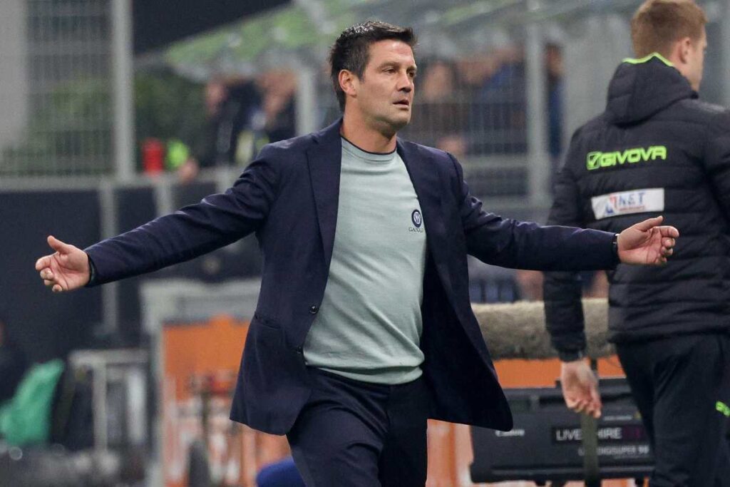 Chivu si dispera in panchina durante Inter-Lazio