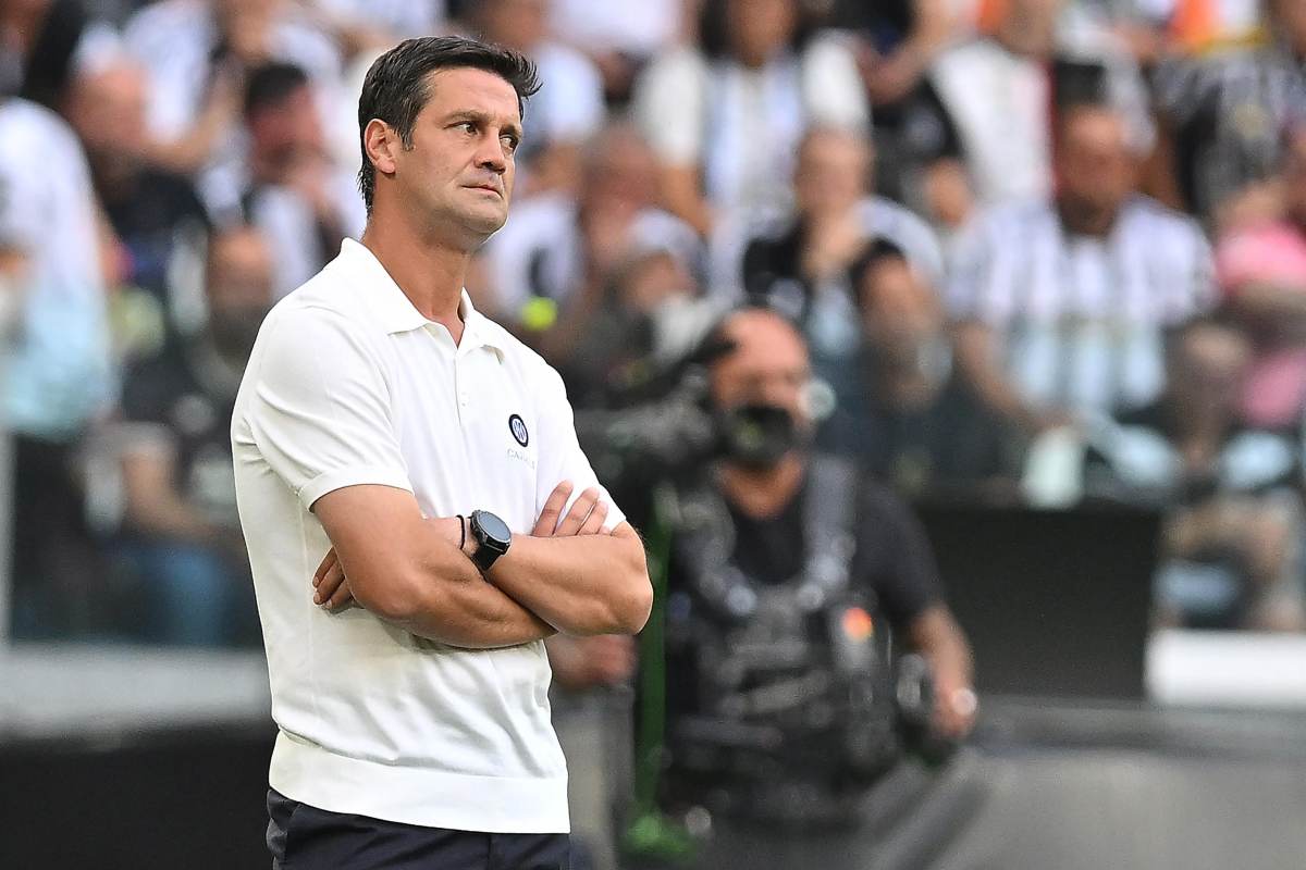 Cristian Chivu, allenatore dell'Inter, preoccupato nel corso del match contro la Juventus