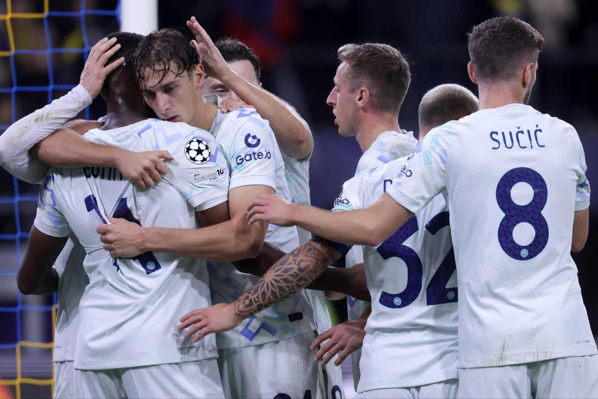 Gruppo Inter esulta al gol contro l'Union Saint Gillois