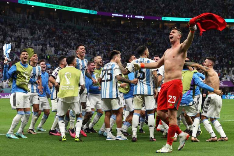 Inter, Martinez esulta con l'Argentina campione del mondo