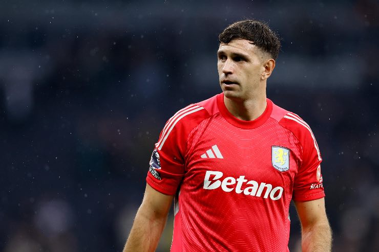 Inter, Martinez con la maglia dell'Aston Villa 