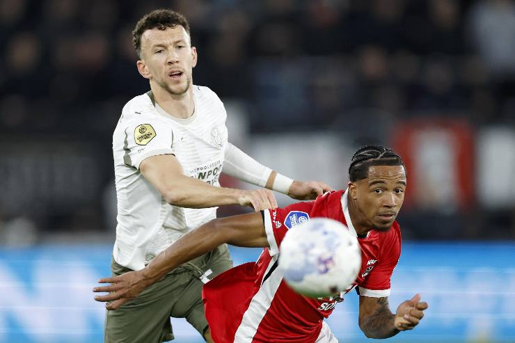 Perisic in campo con la Croazia