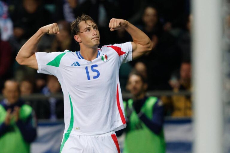 Pio Esposito mentre esulta con l'Italia