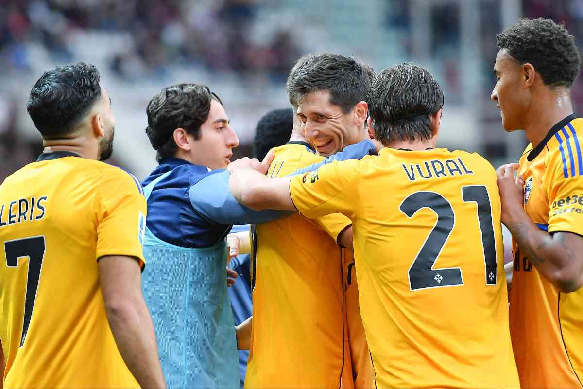 Il Pisa esulta dopo aver segnato un gol in una sfida di campionato