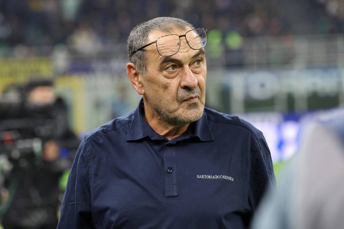 Maurizio Sarri in panchina a San Siro durante la sfida di campionato tra Inter e Lazio