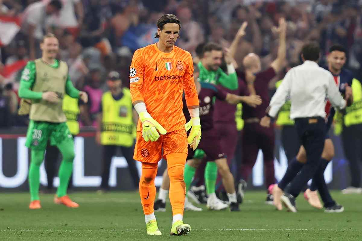 Yann Sommer sconsolato dopo la sconfitta della sua Inter contro il PSG in finale di Champions League 2025