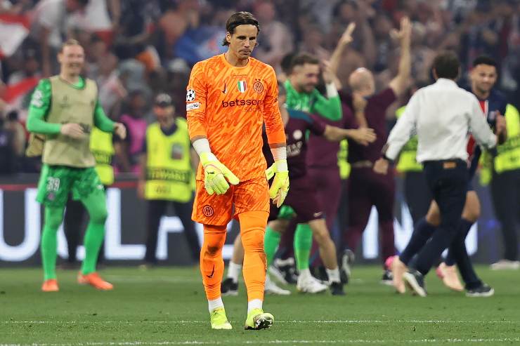 Il portiere dell'Inter Sommer deluso dopo la finale di Champions