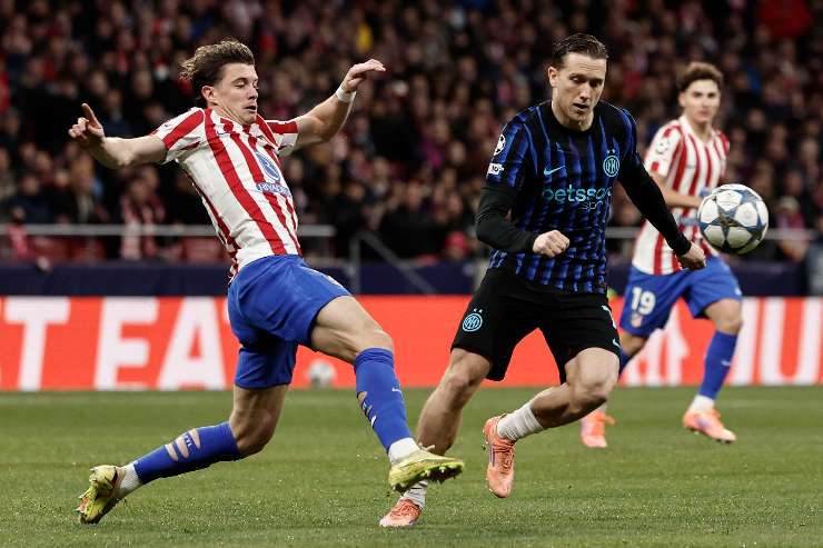 Zielinski prova il dribbling in Atletico-Inter
