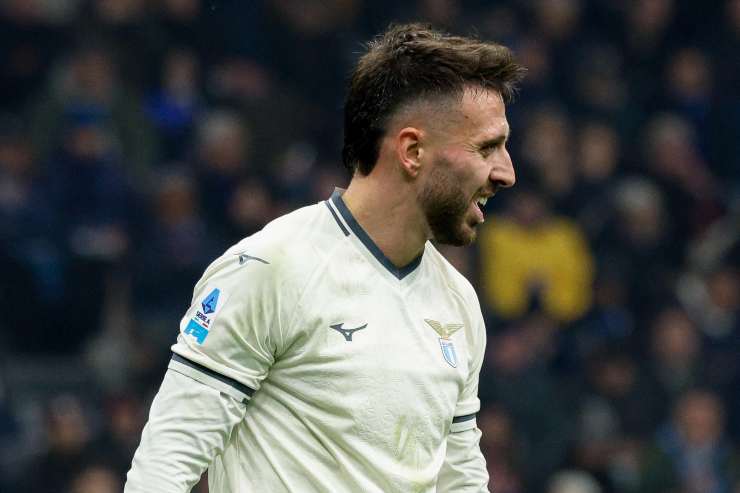 Mario Gila in campo con la Lazio in Serie A