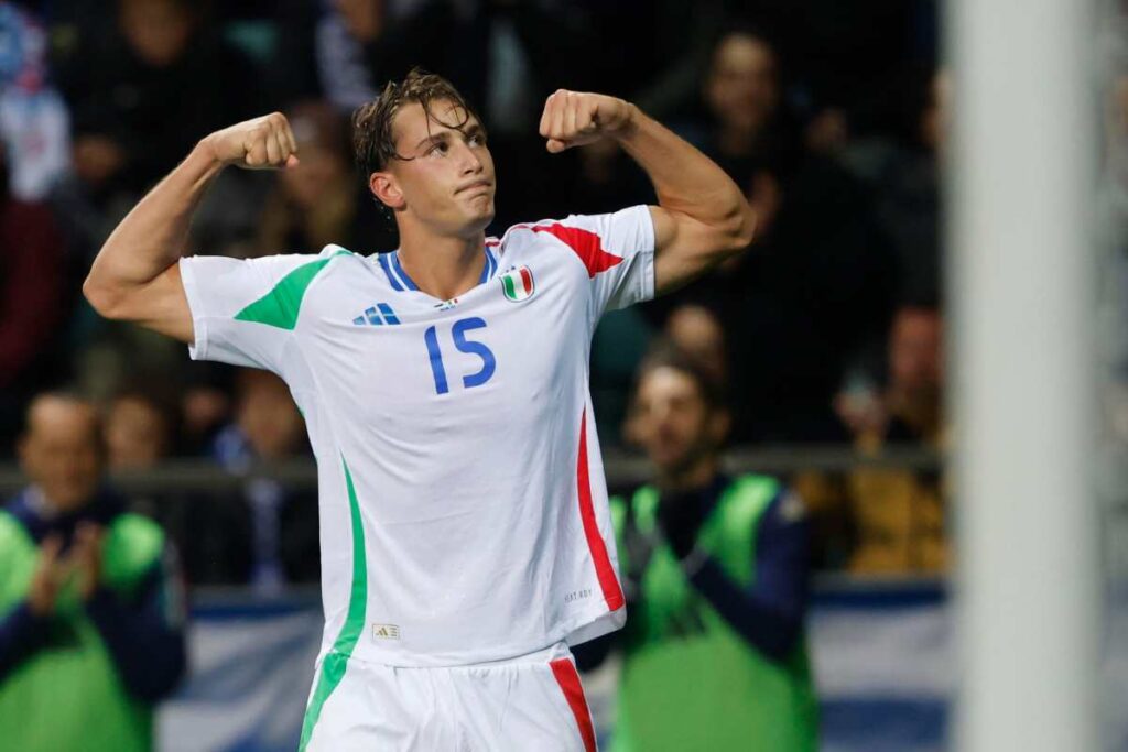 Pio Esposito esulta per il gol in Nazionale