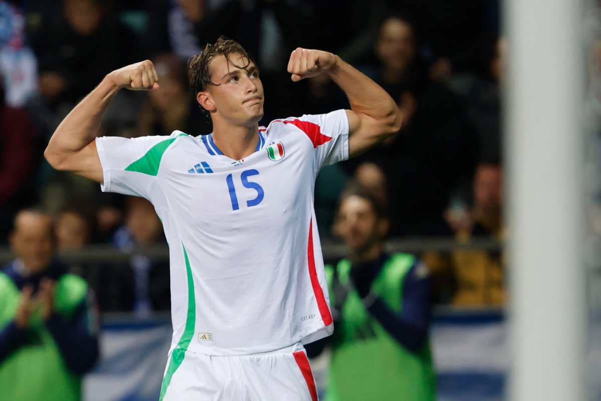 Pio Esposito esulta per il gol in Nazionale