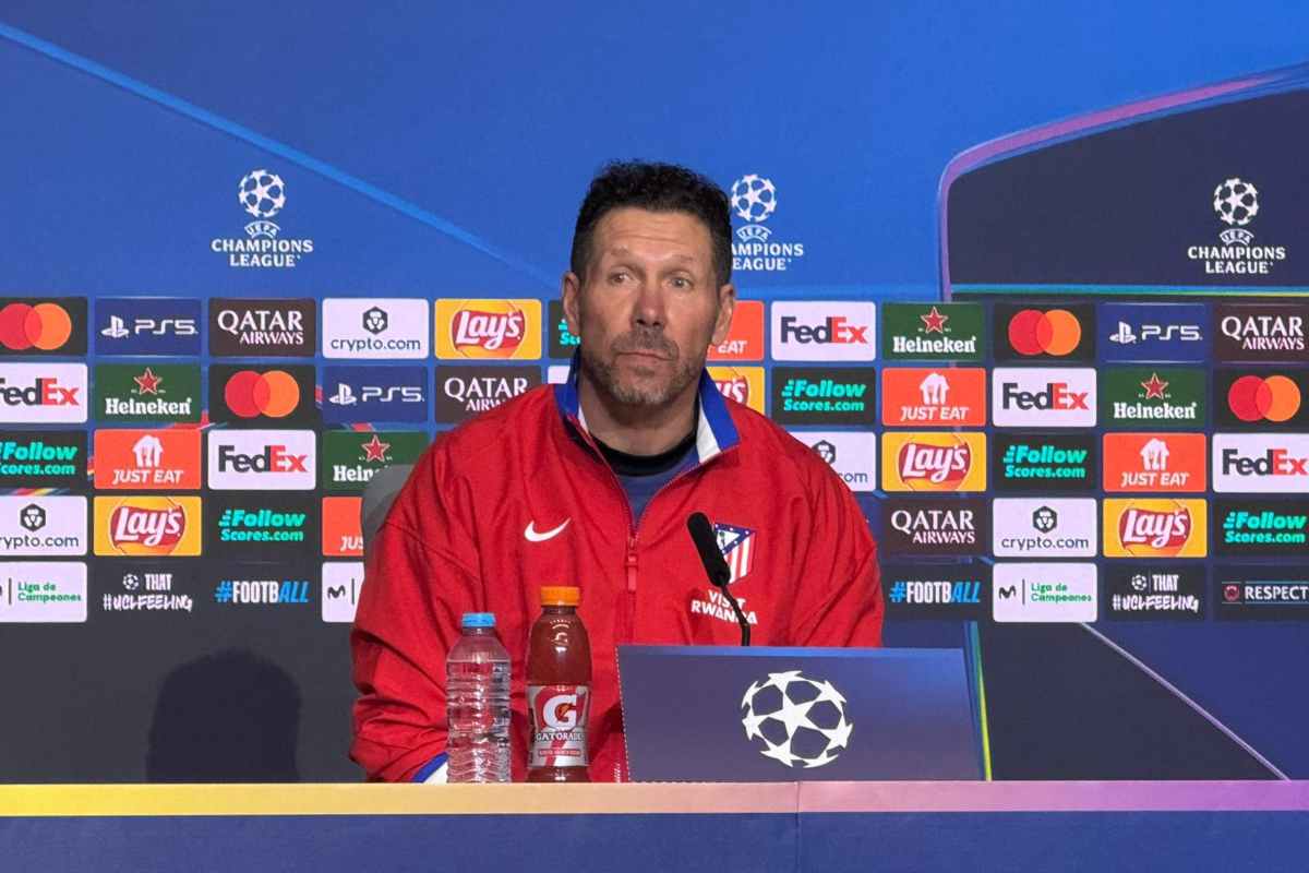 Simeone prima di parlare in conferenza stampa