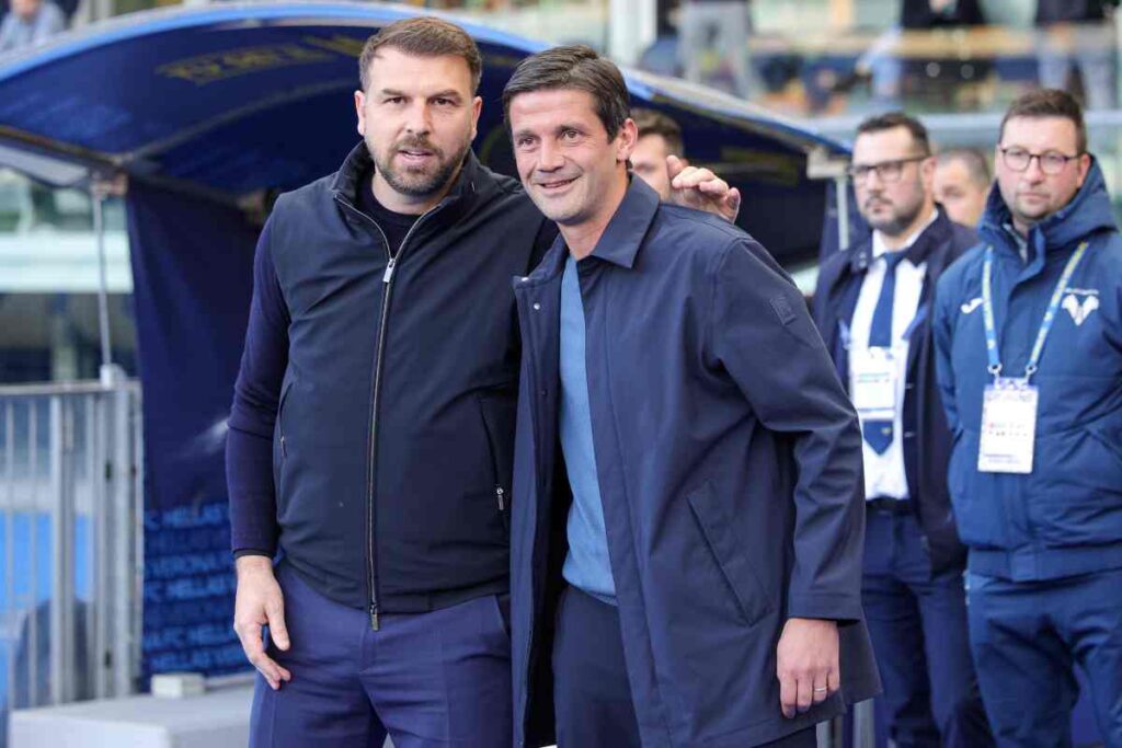 Paolo Zanetti e Cristian Chivu, allenatori di Verona e Inter, si salutano prima della partita di Serie A.