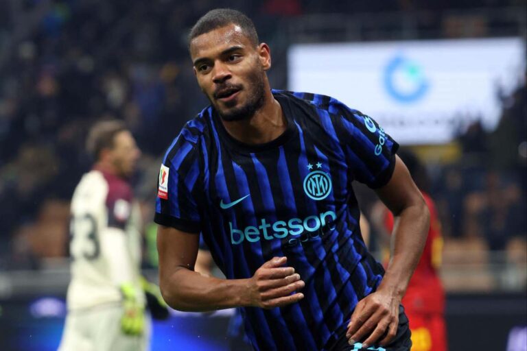 Andy Diouf esulta dopo un gol con l'Inter durante una partita di Coppa Italia allo stadio San Siro