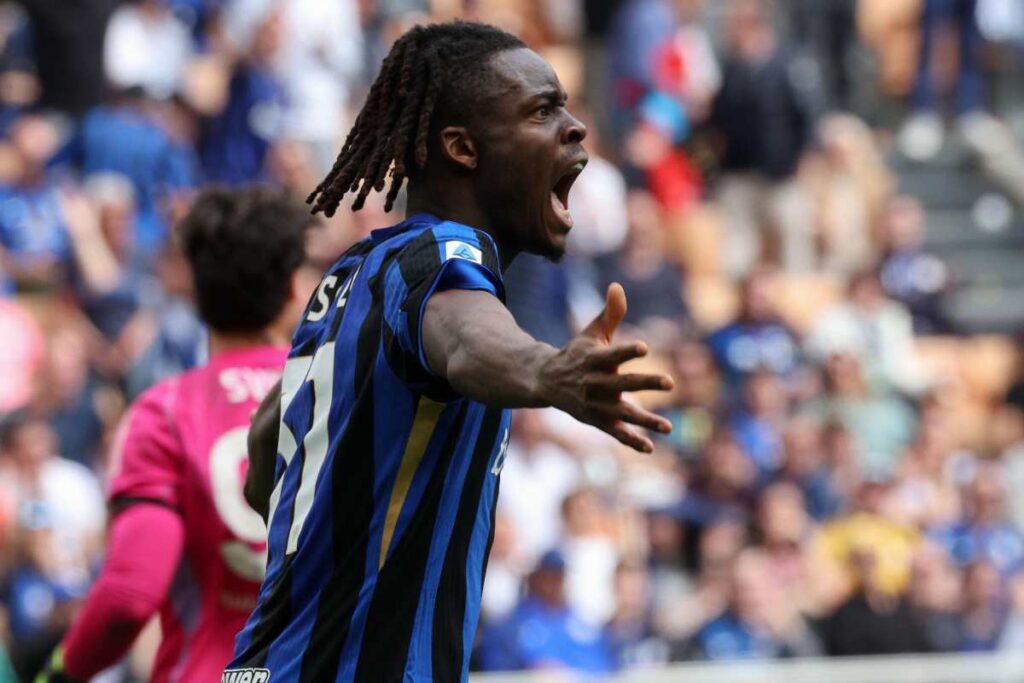 Bisseck urla durante una sfida di campionato