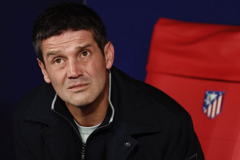 Cristian Chivu in panchina contro l'Atletico Madrid