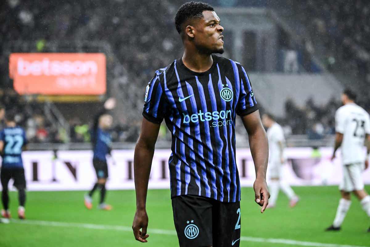 Denzel Dumfries nella gara di Serie A 2025