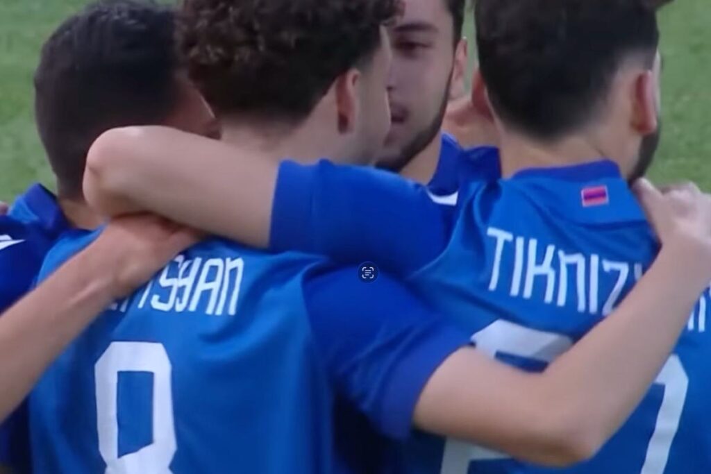 Eduard Spertsyan mentre esulta