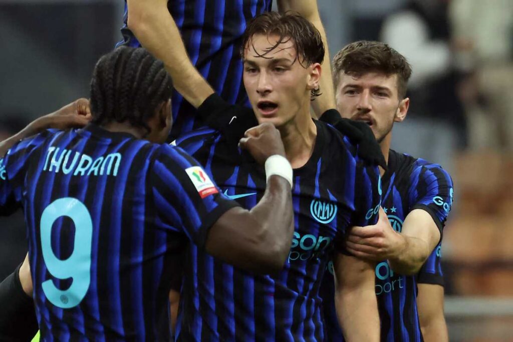 Esposito esulta dopo un gol