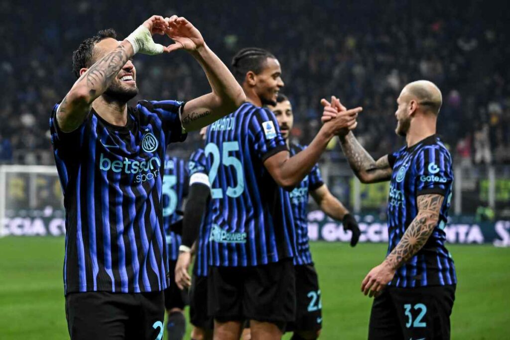 I calciatori dell'Inter festeggiano un gol