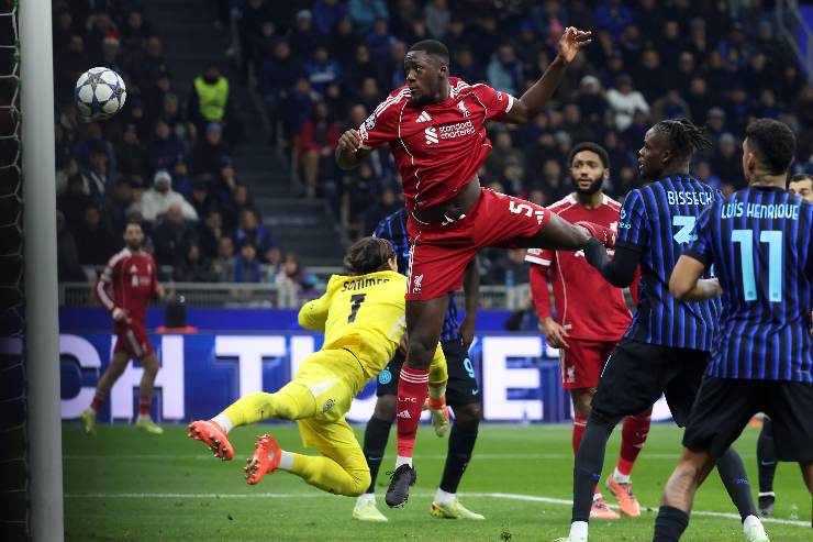 Konaté in campo contro l'Inter