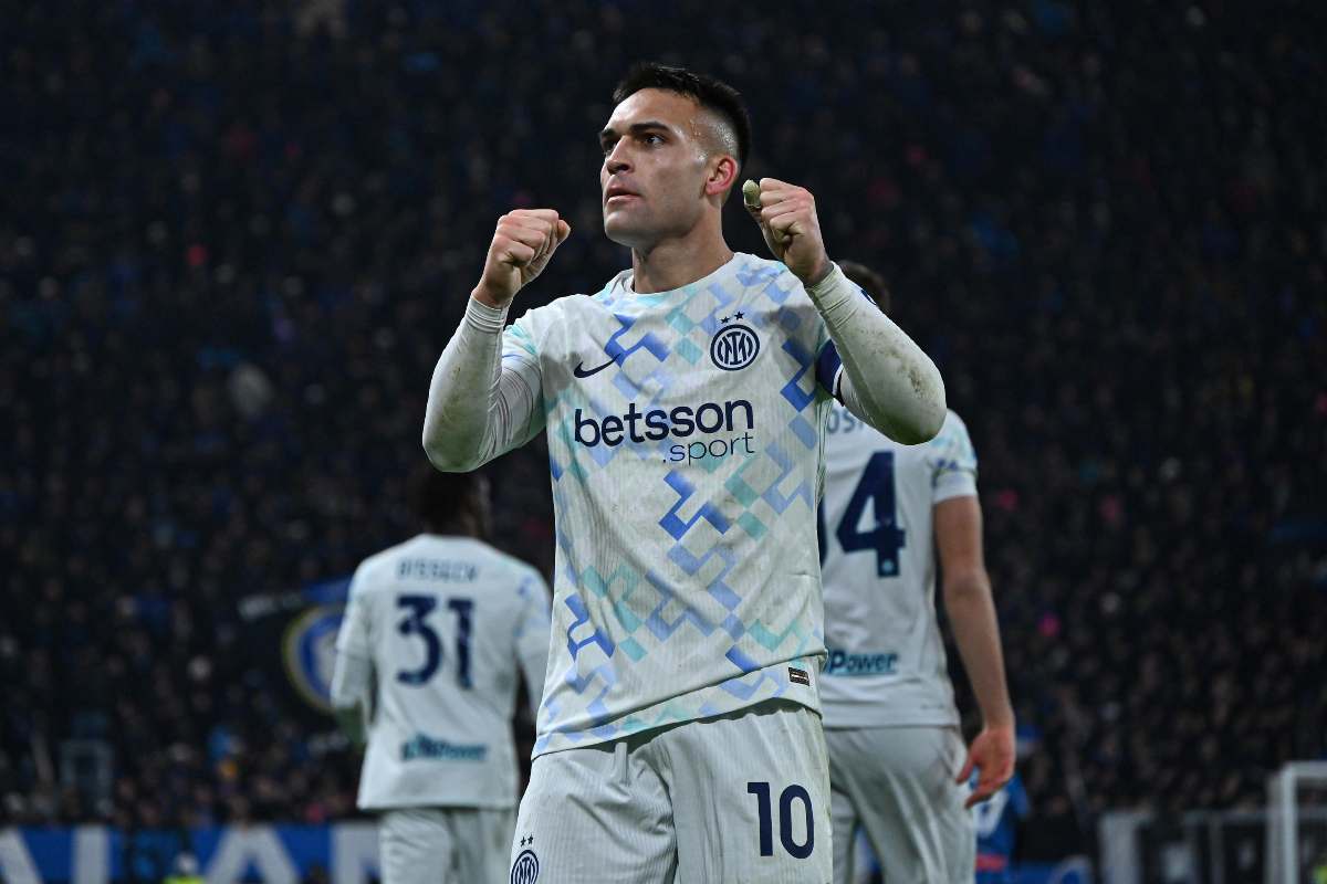 Lautaro esulta per il gol all'Atalanta
