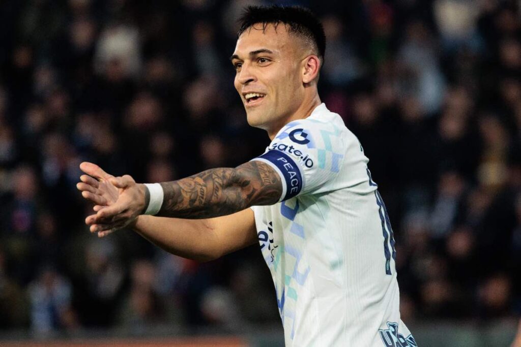 Lautaro Martinez esulta nel match di Serie A 2025