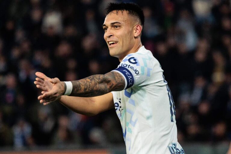 Lautaro Martinez esulta nel match di Serie A 2025