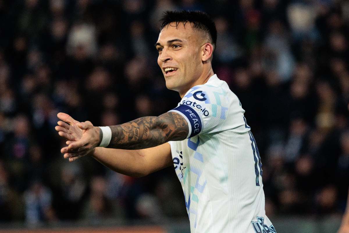 Lautaro esulta contro il Pisa