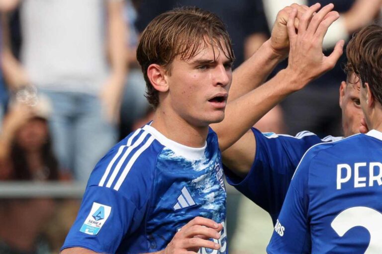 Nico Paz in campo contro la Juventus