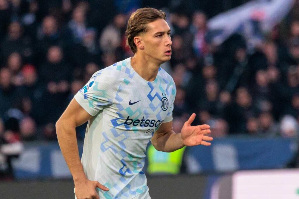 Pio Esposito in campo contro il Pisa