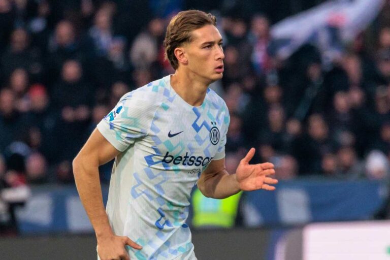 Pio Esposito in campo contro il Pisa