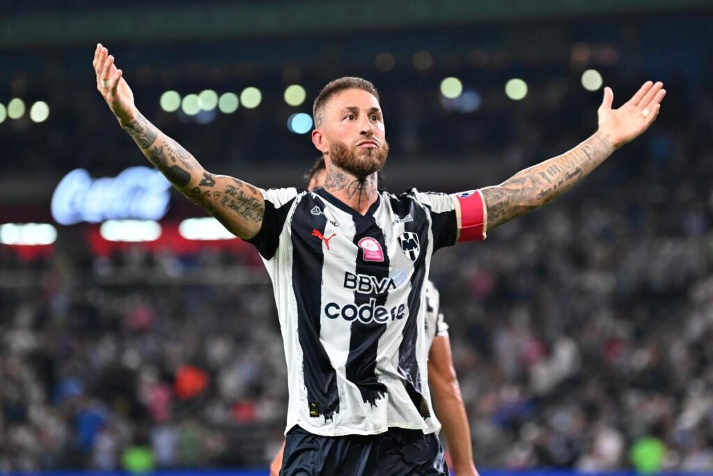 Sergio Ramos, difensore del Monterrey, esulta nel corso del match contro il Pumas
