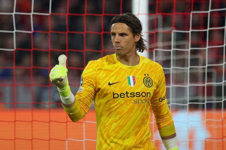 Sommer fa un cenno positivo con la mano