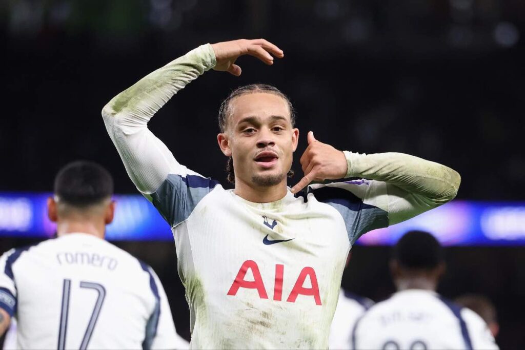 Inter, Xavi Simons esulta dopo il gol