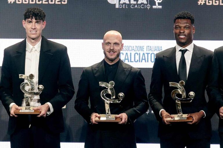 Alessandro Bastoni, Federico Dimarco e Denzel Dumfries premiati al Gran Galà del Calcio 2025