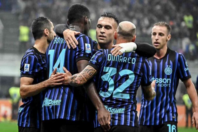 Il gruppo squadra dell'Inter in campo
