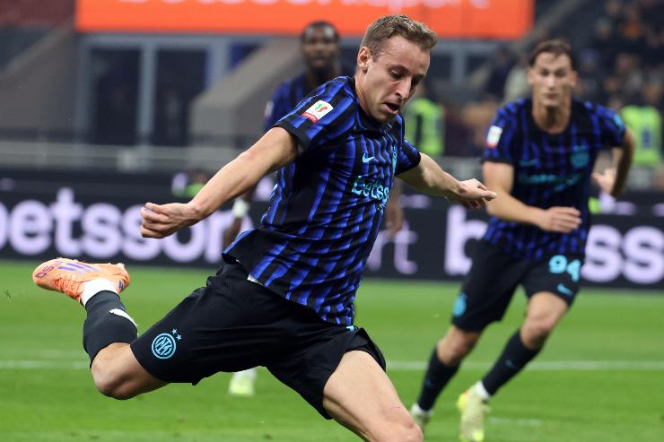 Frattesi prova un tiro durante una partita dell'Inter