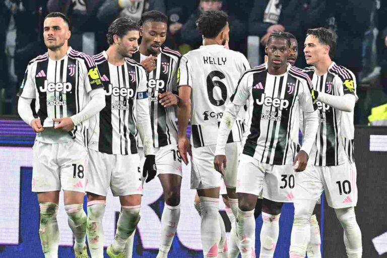 I giocatori della Juventus esultano dopo un gol: uno di loro è nel mirino dell'Inter