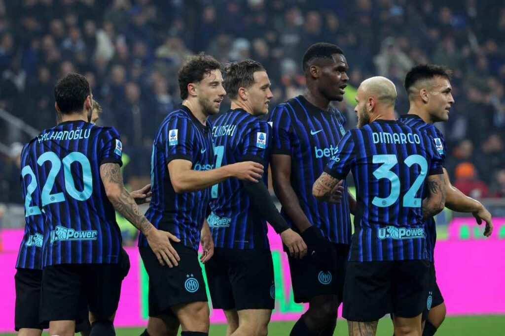 Il gruppo squadra dell'Inter in primo piano