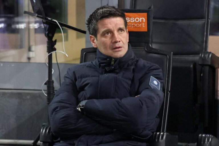 Chivu seduto in panchina