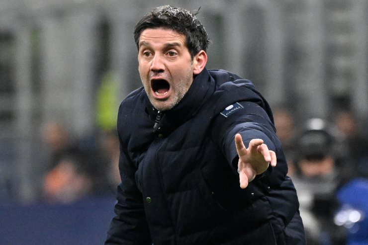 Chivu dà indicazioni alla squadra