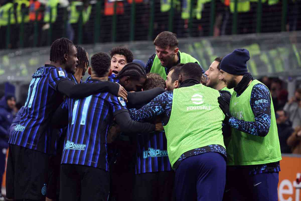 L'Inter esulta dopo il gol nel big match a San Siro contro il Napoli