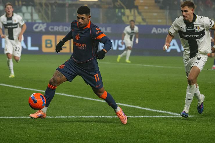 Luis Henrique in campo contro il Parma per la Serie A 